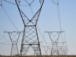 Com medo de novos apagões, governo fala de uma estratégia para reduzir o consumo de energia elétrica