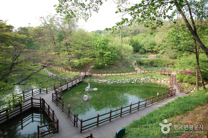 Achasan Mountain Ecological Park (아차산생태공원)