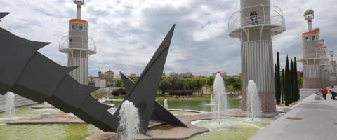 Greenery and water in the Parc de l'Espanya Industrial