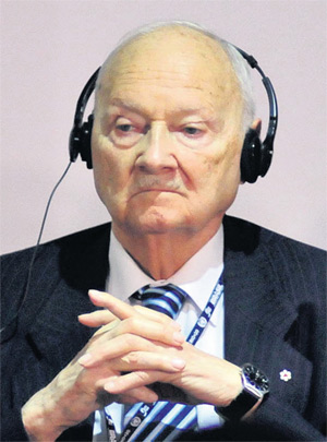 O canadense Maurice Strong durante a conferência Rio+20