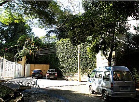 Nascente do Córrego Verde está enterrado no fim da Rua Beatriz Galvão - José Patrício/AE