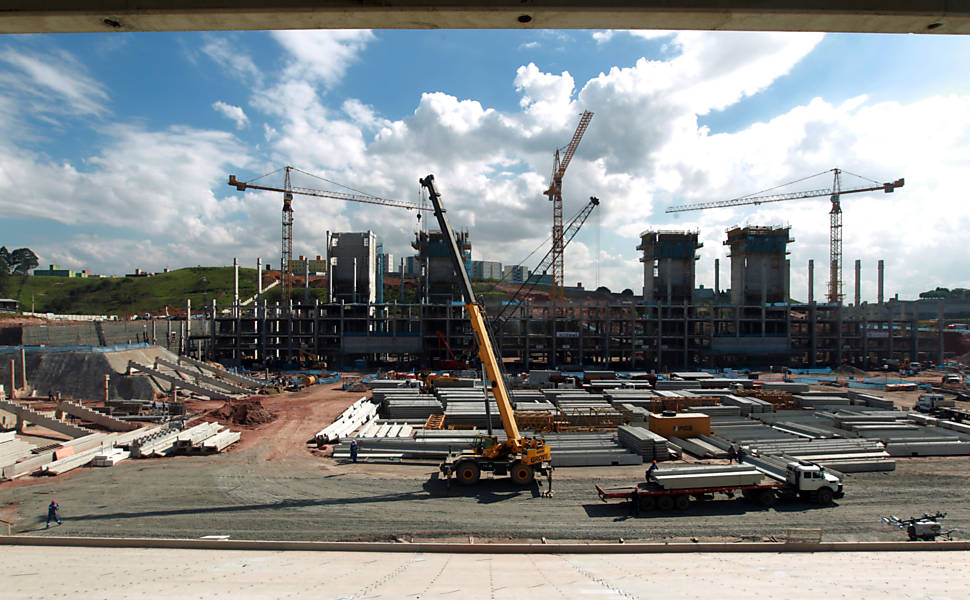 Cadeiras são testadas no futuro estádio do Corinthians