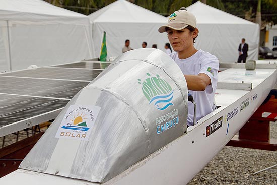 Nayan Victor Silva de Souza, 18, que pilota o VDC2 do INP (Instituto Nautico de Paraty)