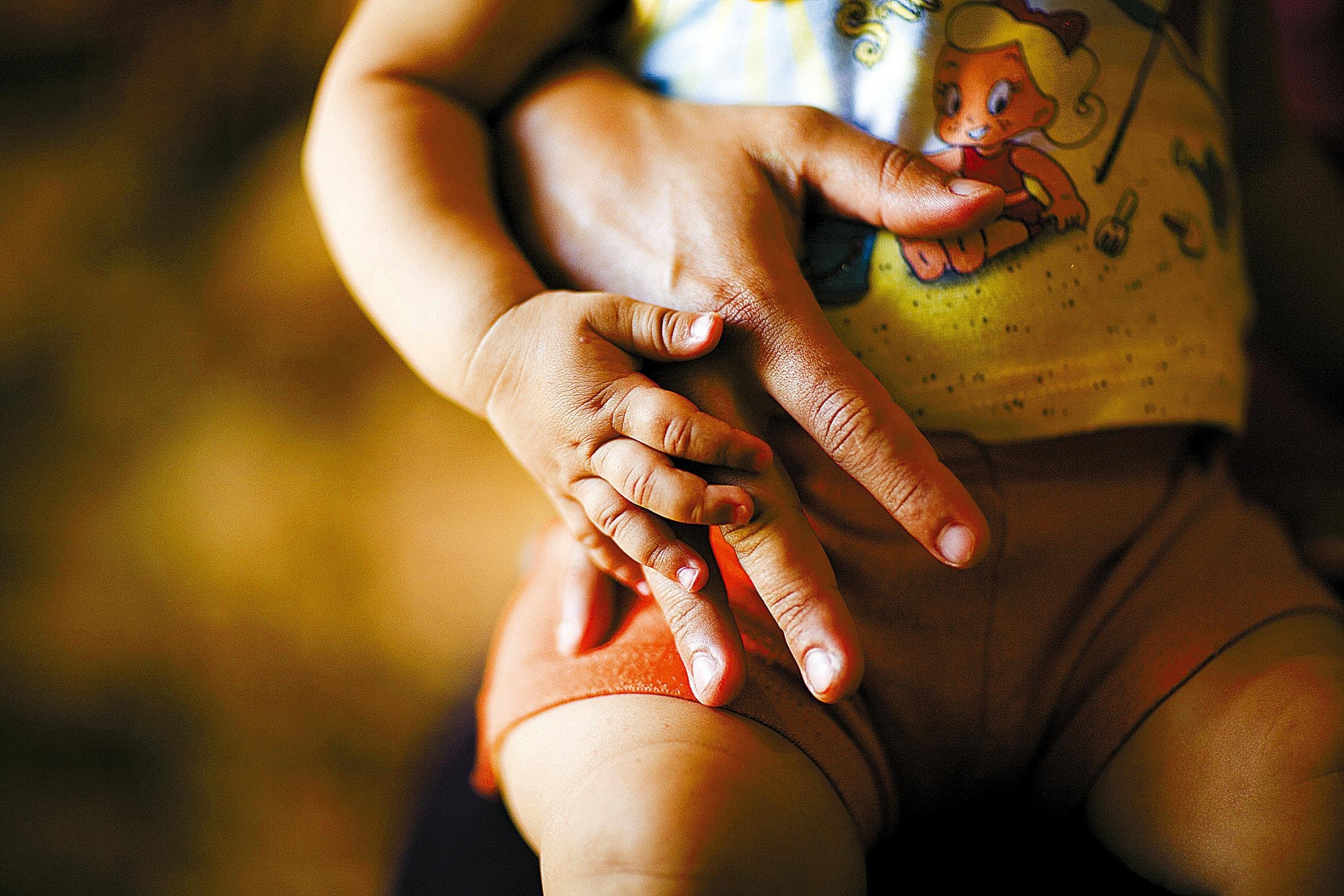 Mãe e filho na ONG Lua Nova (foto Renato Stockler/Na Lata)