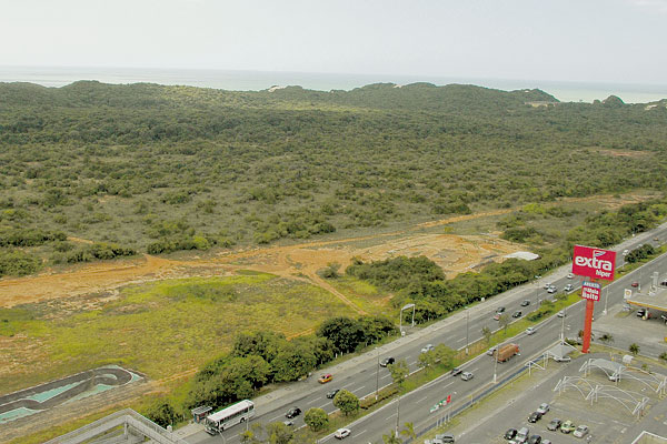 Faixa de terra do Parque das Dunas, ao longo da avenida Roberto Freire, deve ser ocupada com novo projeto da obra de mobilidade