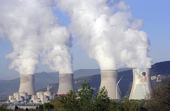 Imagem de abril de 2011 mostra a usina nuclear de Cruas, que foi invadida por ativistas do Greenpeace